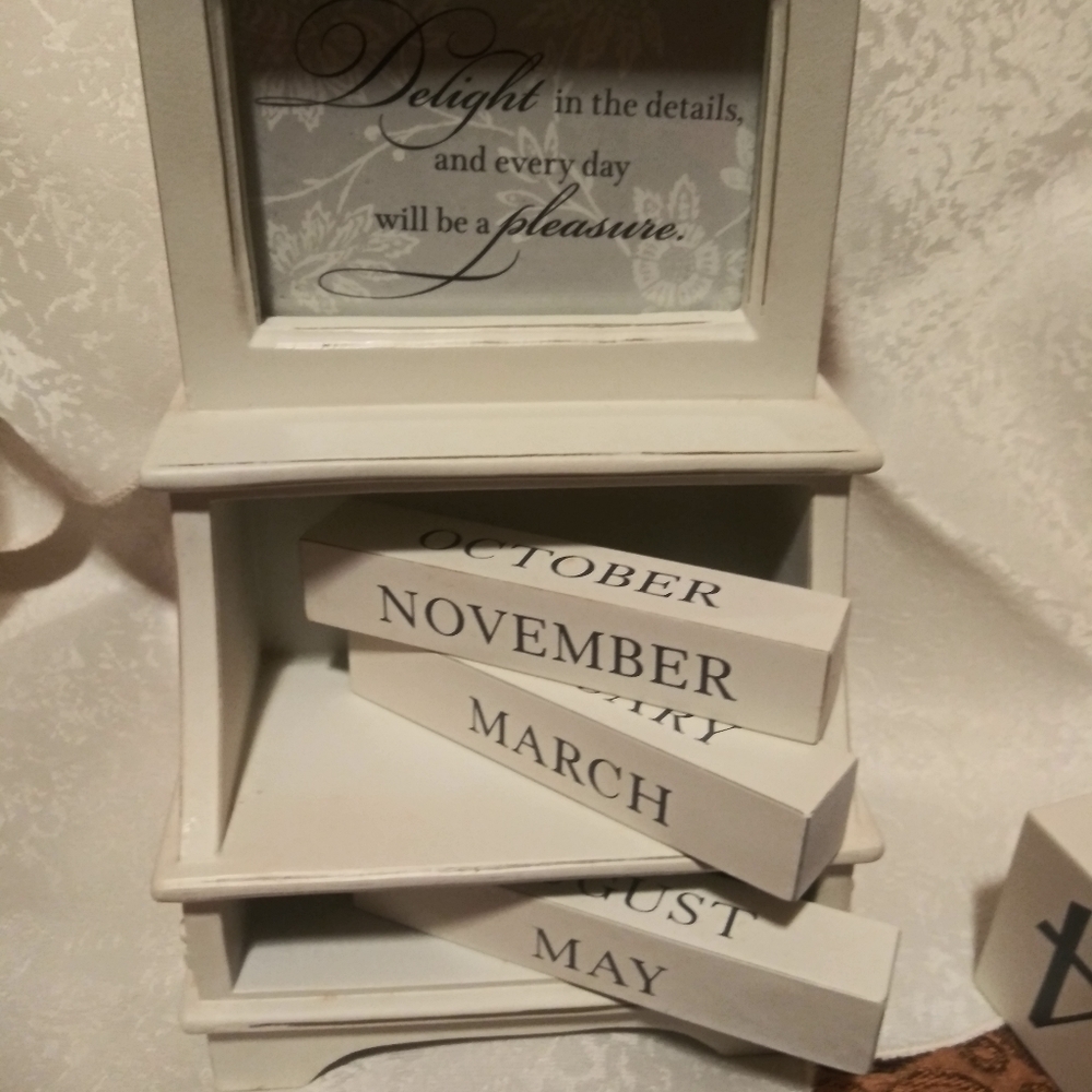 Hallmark Mini Chest Calendar w/ Photo Option - Picture 3 of 8